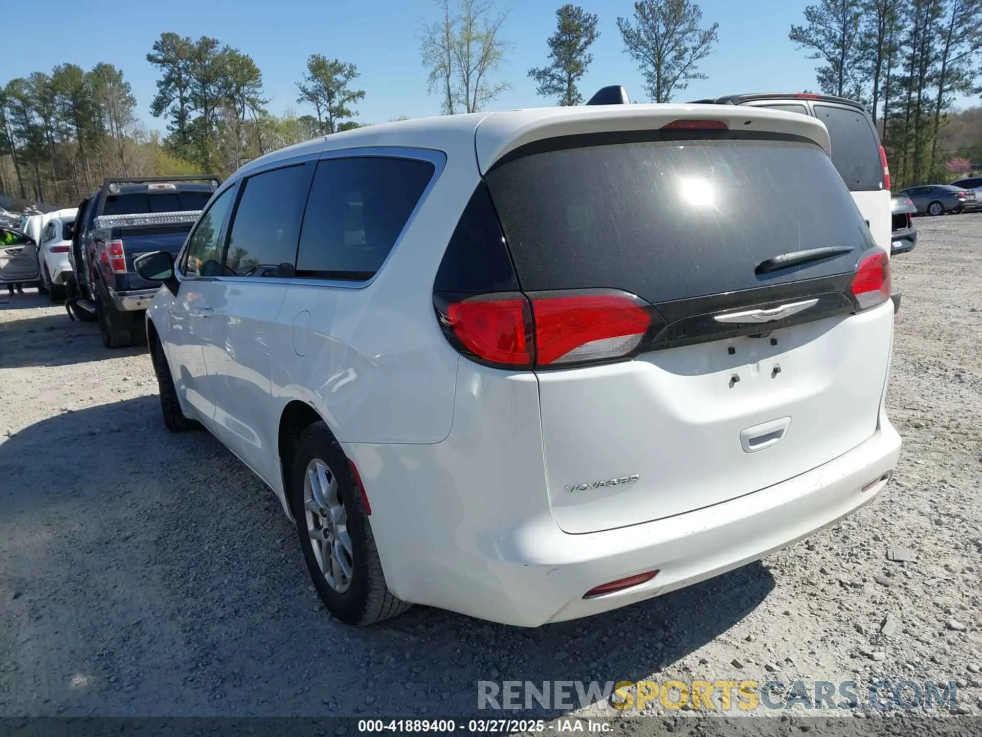 3 fotografías del automóvil dañado 2C4RC1CG7PR551071 CHRYSLER VOYAGER 2023