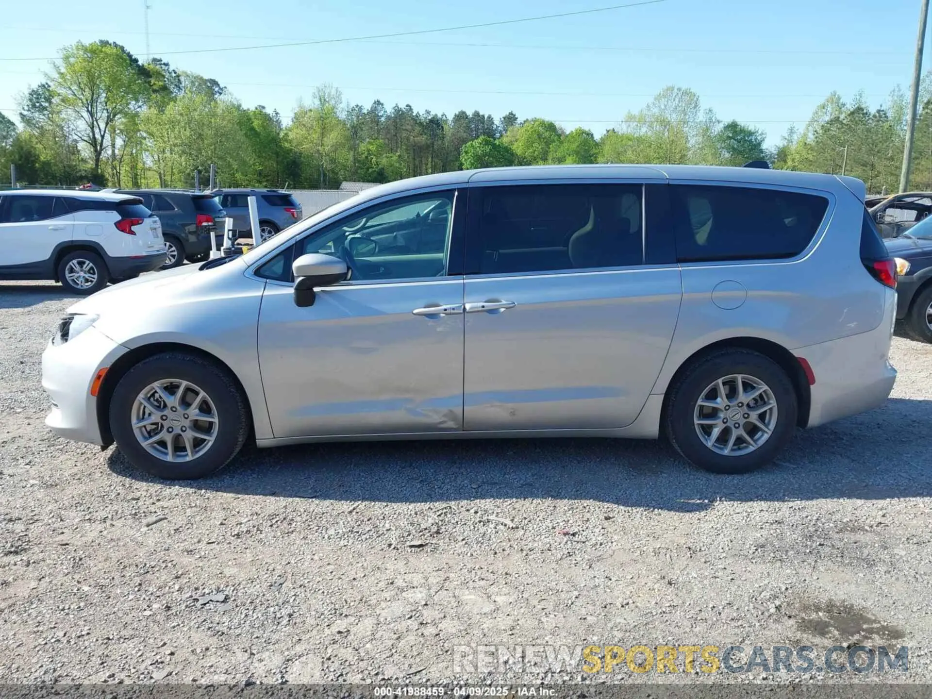 14 fotografías del automóvil dañado 2C4RC1CG7PR597547 CHRYSLER VOYAGER 2023
