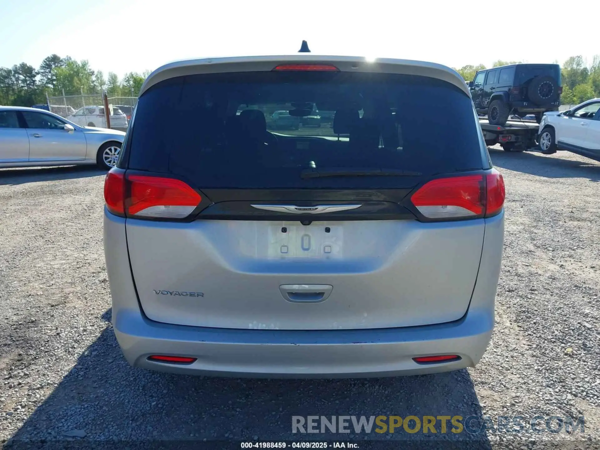 16 fotografías del automóvil dañado 2C4RC1CG7PR597547 CHRYSLER VOYAGER 2023