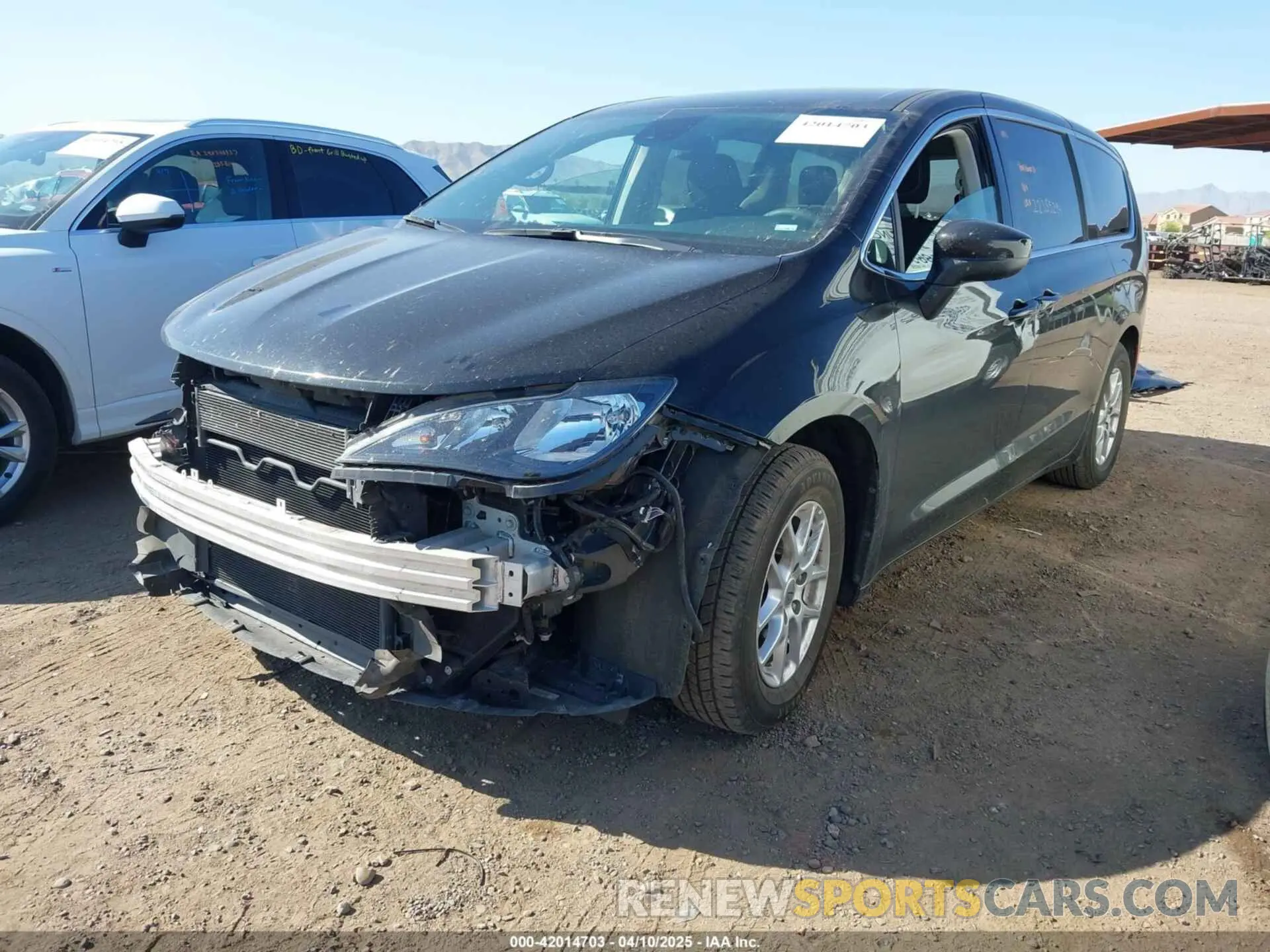 2 fotografías del automóvil dañado 2C4RC1CG8PR516166 CHRYSLER VOYAGER 2023