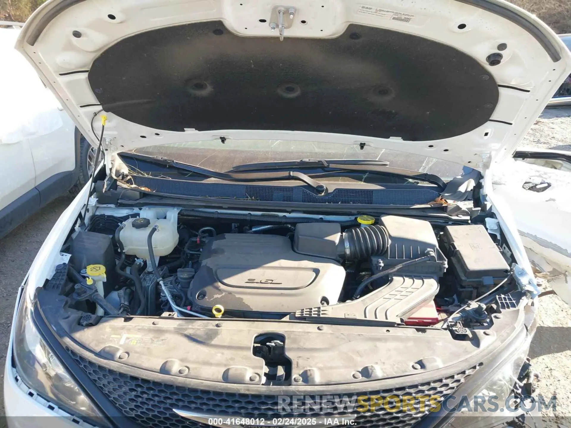 10 fotografías del automóvil dañado 2C4RC1CG9PR516130 CHRYSLER VOYAGER 2023