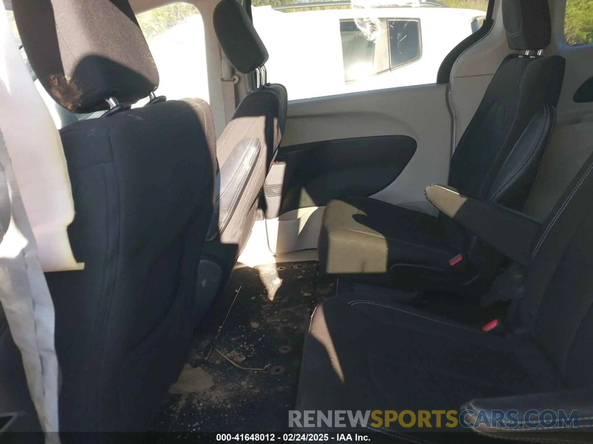 8 fotografías del automóvil dañado 2C4RC1CG9PR516130 CHRYSLER VOYAGER 2023