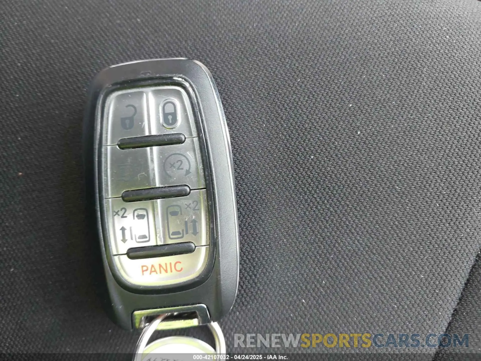 11 fotografías del automóvil dañado 2C4RC1CG9PR534823 CHRYSLER VOYAGER 2023