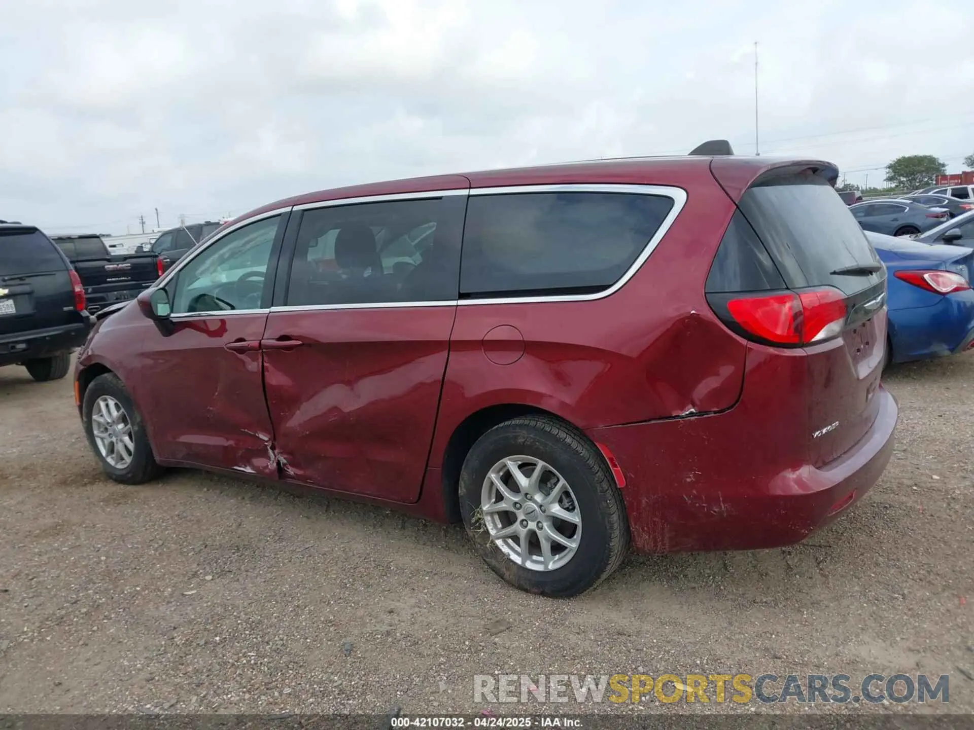 14 fotografías del automóvil dañado 2C4RC1CG9PR534823 CHRYSLER VOYAGER 2023