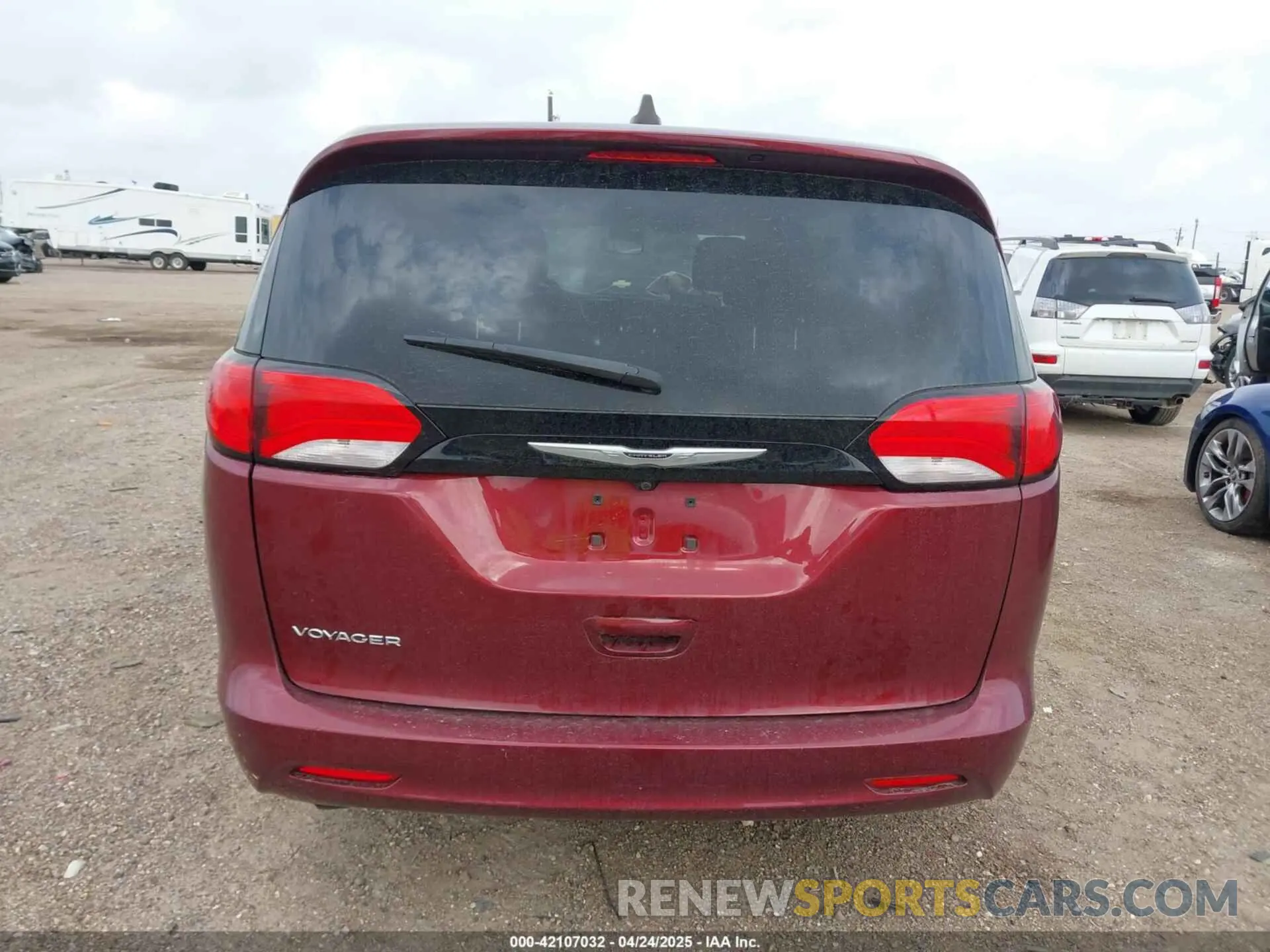 16 fotografías del automóvil dañado 2C4RC1CG9PR534823 CHRYSLER VOYAGER 2023