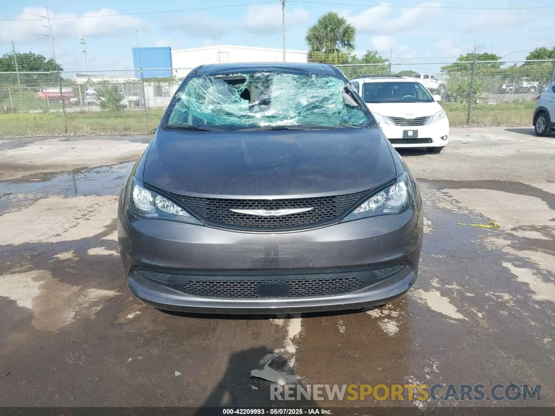 12 fotografías del automóvil dañado 2C4RC1CG9PR585738 CHRYSLER VOYAGER 2023