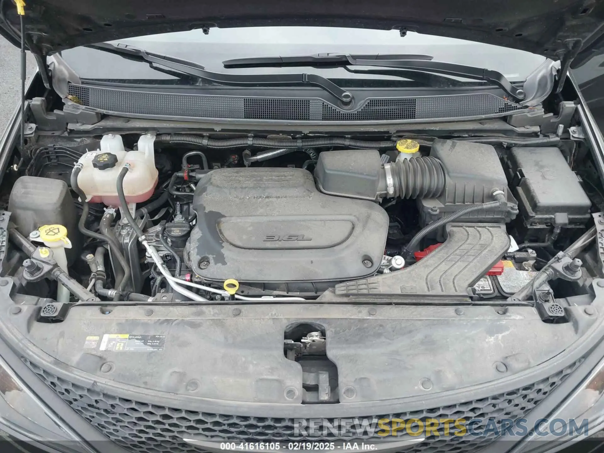 10 fotografías del automóvil dañado 2C4RC1CG9PR607818 CHRYSLER VOYAGER 2023