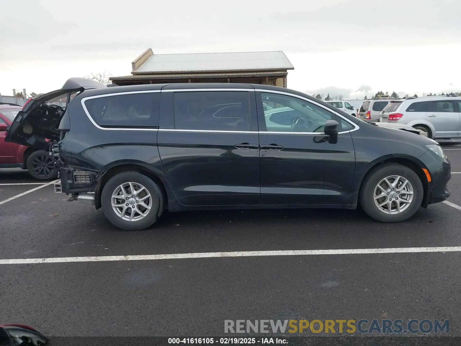14 fotografías del automóvil dañado 2C4RC1CG9PR607818 CHRYSLER VOYAGER 2023