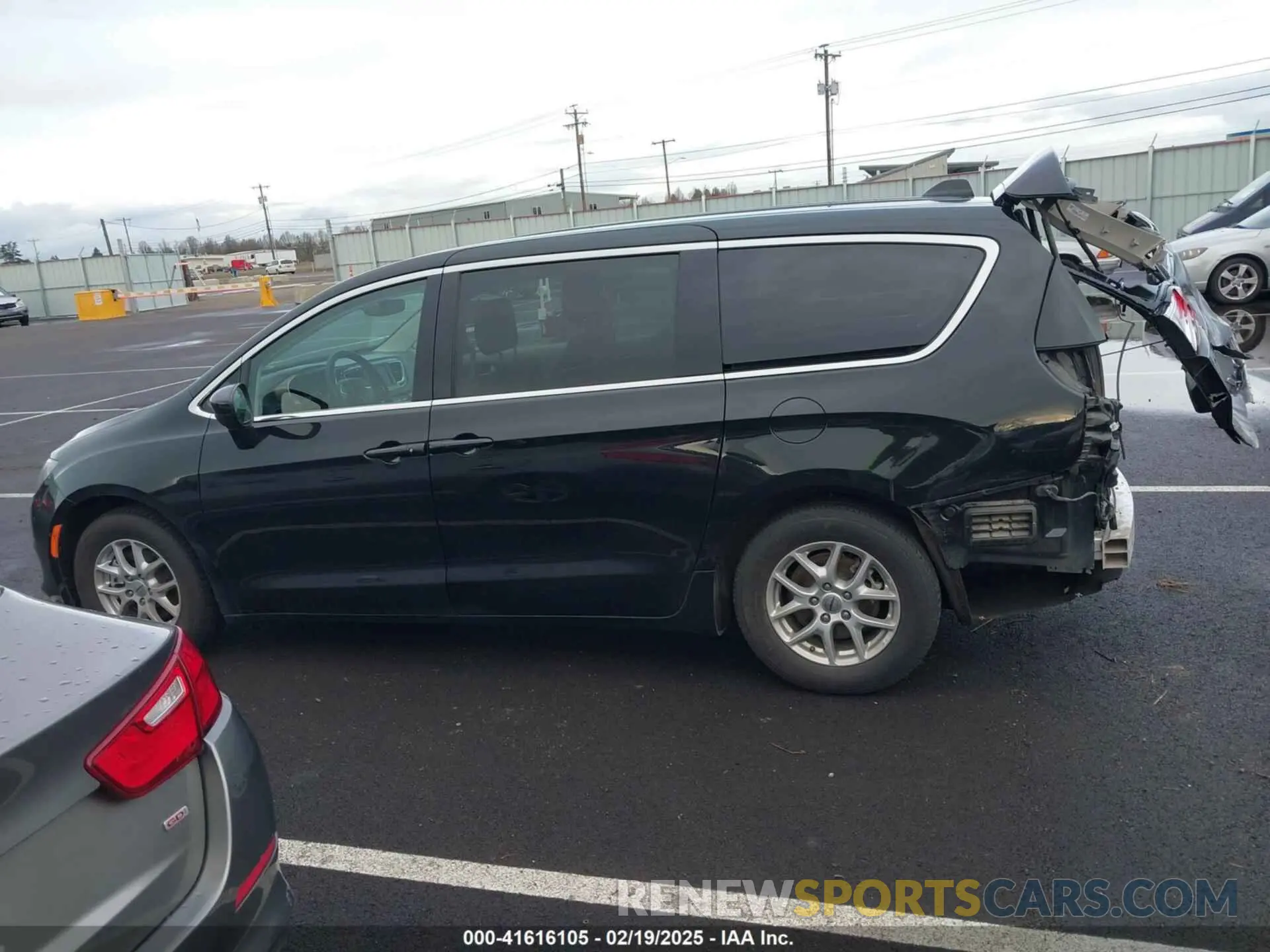 15 fotografías del automóvil dañado 2C4RC1CG9PR607818 CHRYSLER VOYAGER 2023