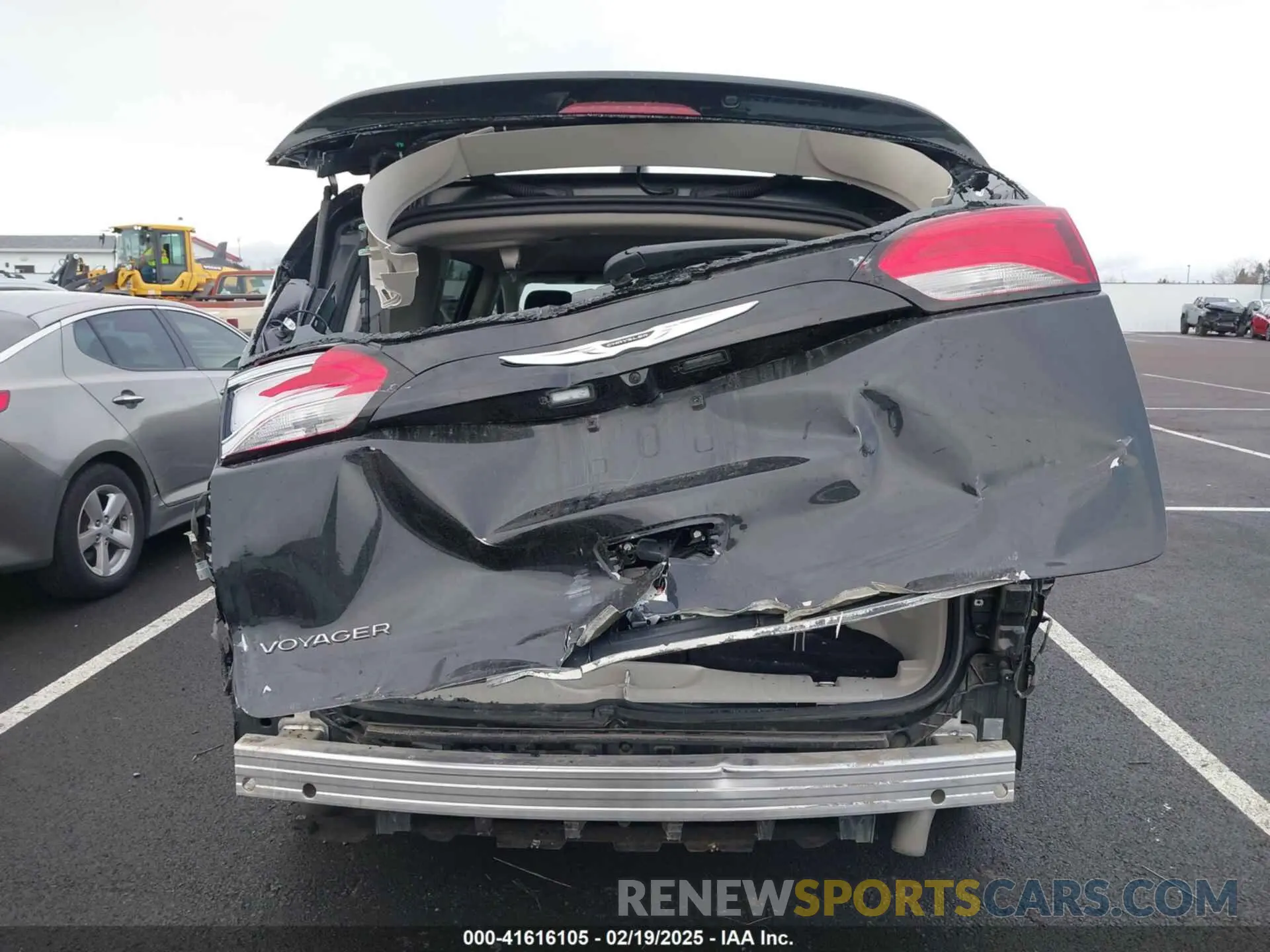 17 fotografías del automóvil dañado 2C4RC1CG9PR607818 CHRYSLER VOYAGER 2023