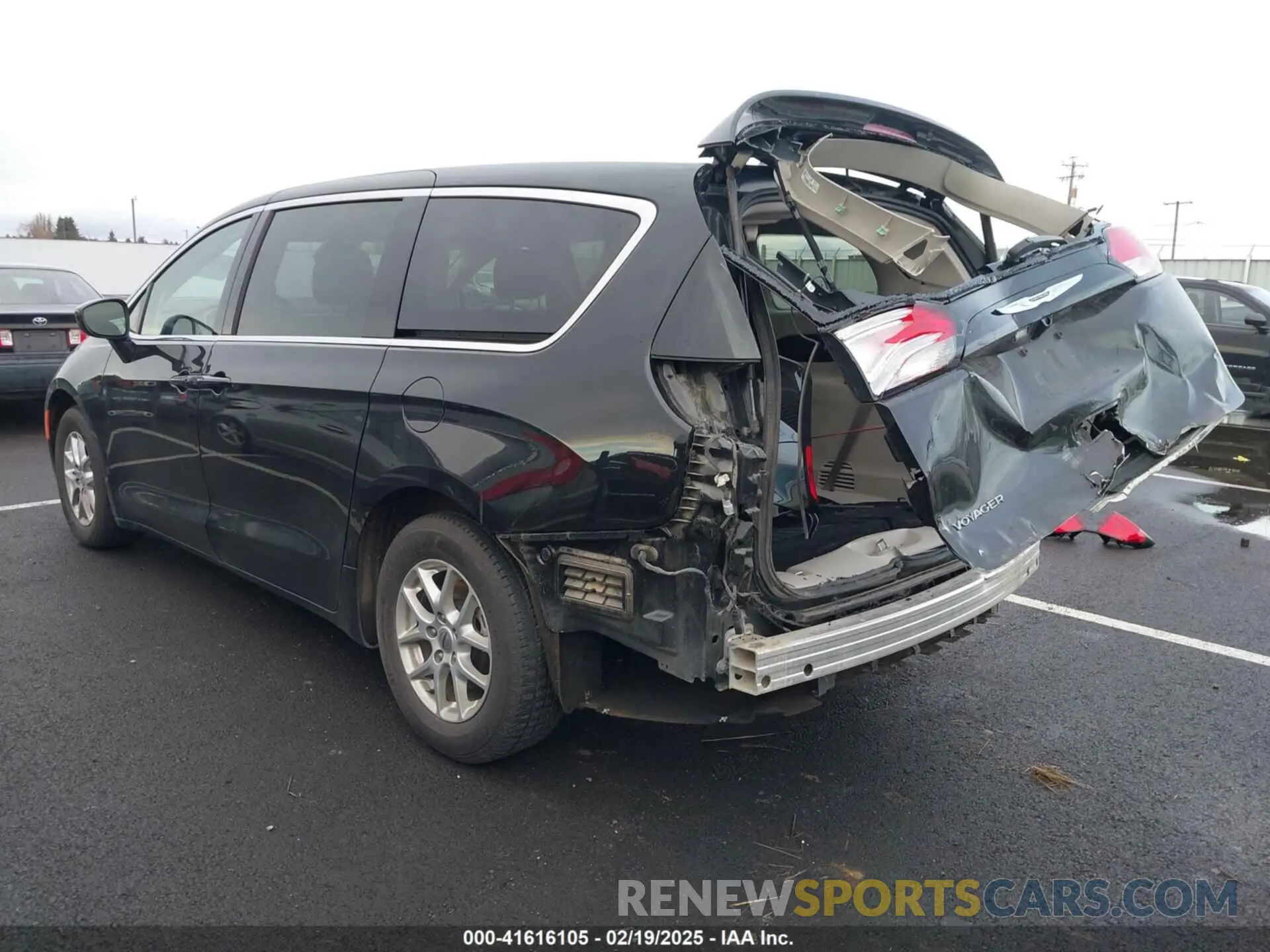3 fotografías del automóvil dañado 2C4RC1CG9PR607818 CHRYSLER VOYAGER 2023