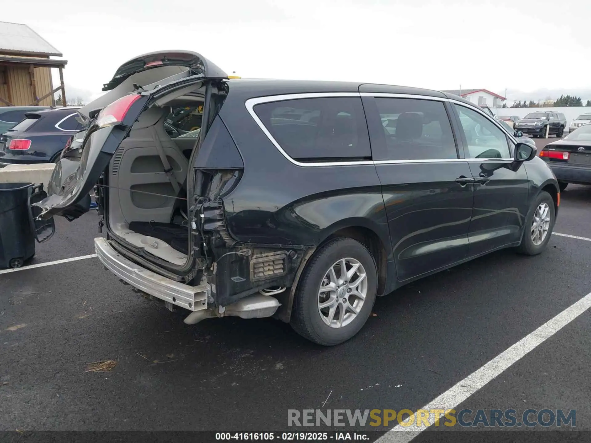 4 fotografías del automóvil dañado 2C4RC1CG9PR607818 CHRYSLER VOYAGER 2023