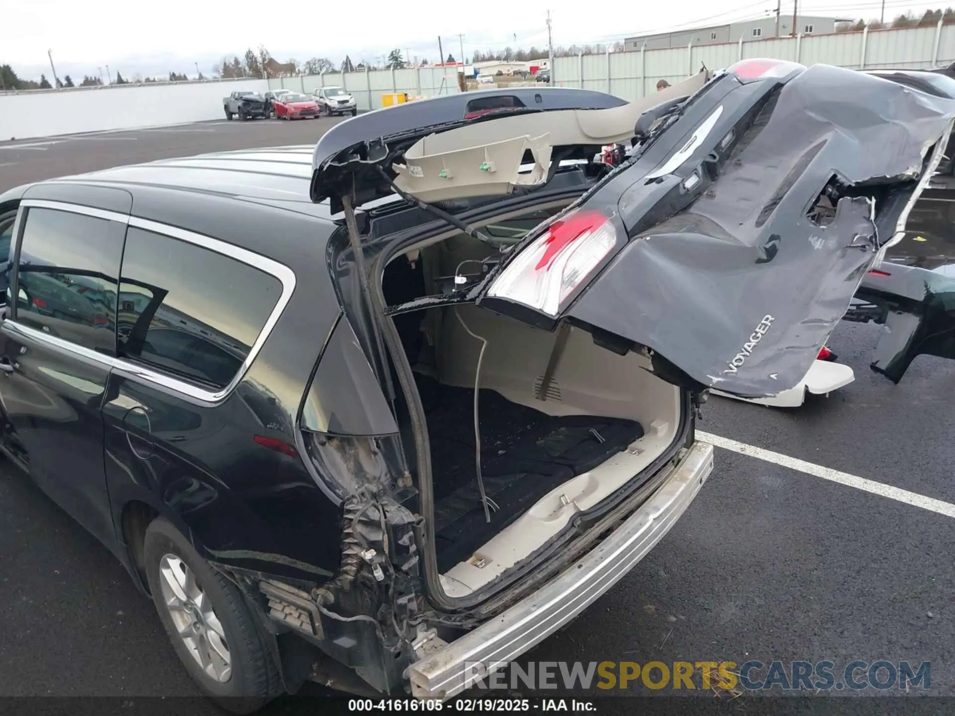 6 fotografías del automóvil dañado 2C4RC1CG9PR607818 CHRYSLER VOYAGER 2023
