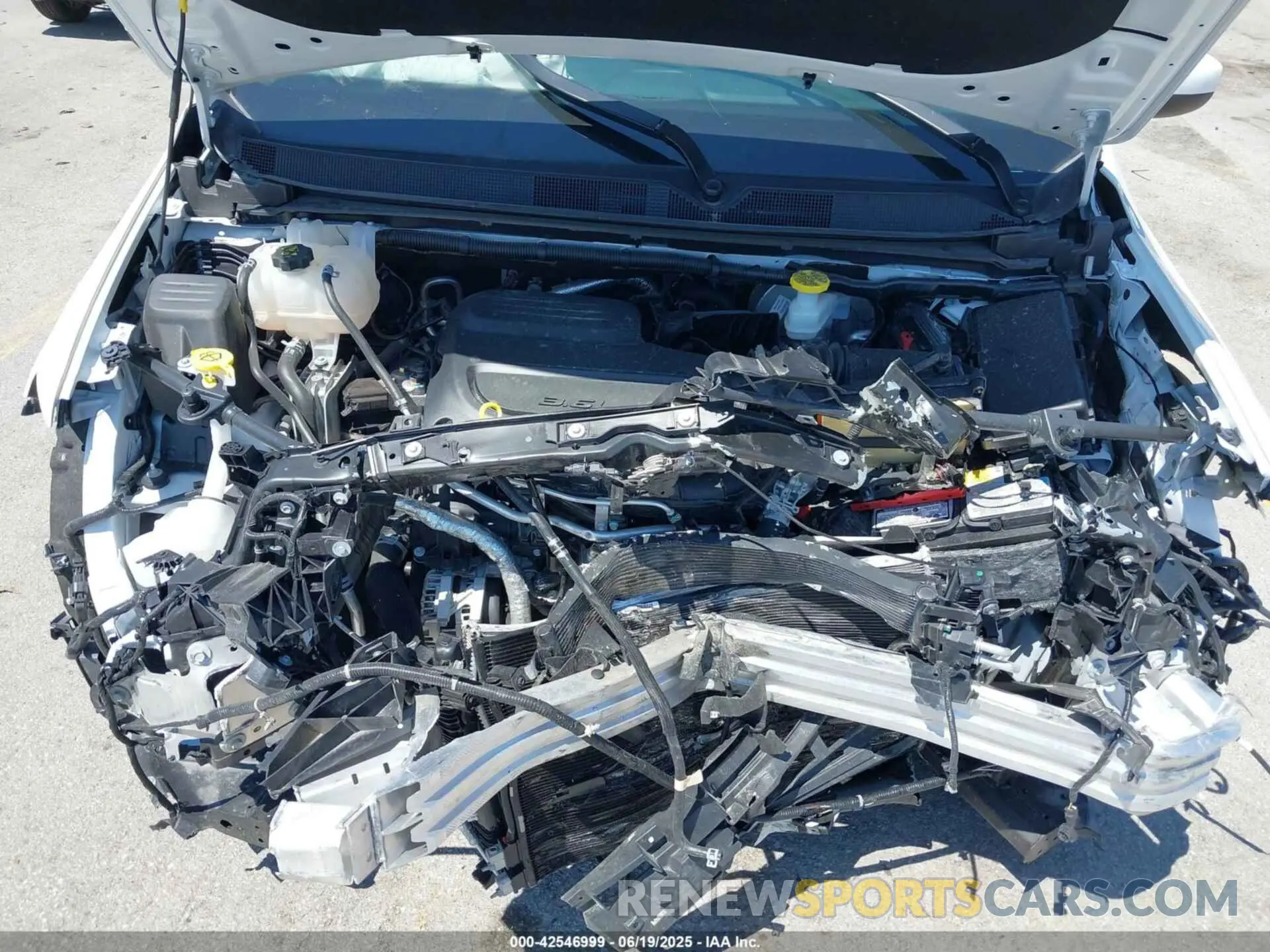 10 fotografías del automóvil dañado 2C4RC1CGXPR537584 CHRYSLER VOYAGER 2023