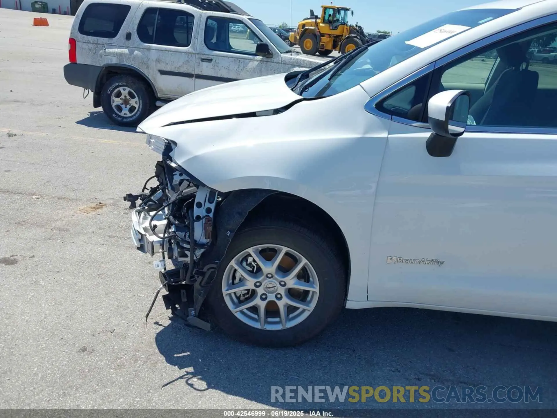 18 fotografías del automóvil dañado 2C4RC1CGXPR537584 CHRYSLER VOYAGER 2023