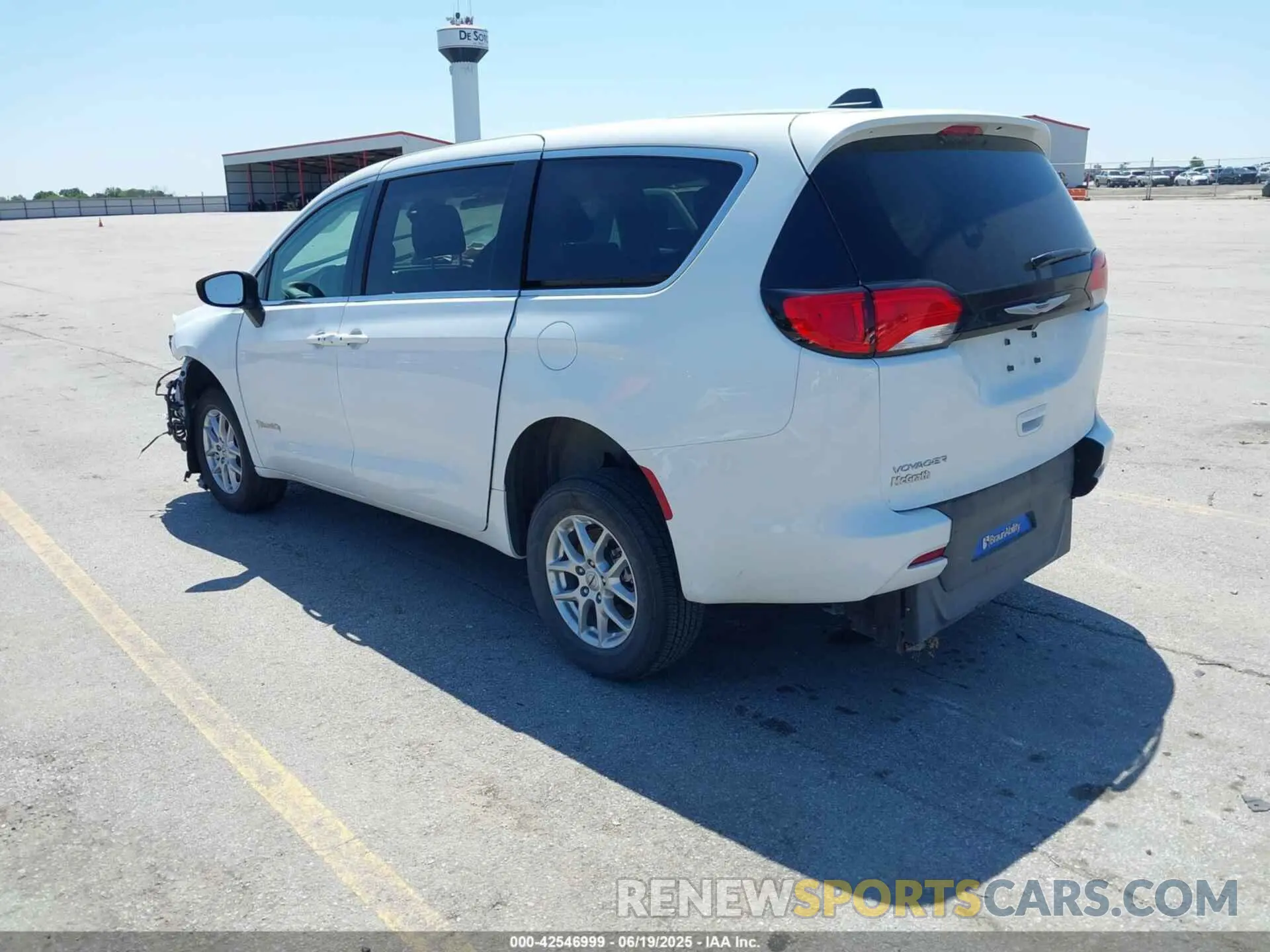 3 fotografías del automóvil dañado 2C4RC1CGXPR537584 CHRYSLER VOYAGER 2023