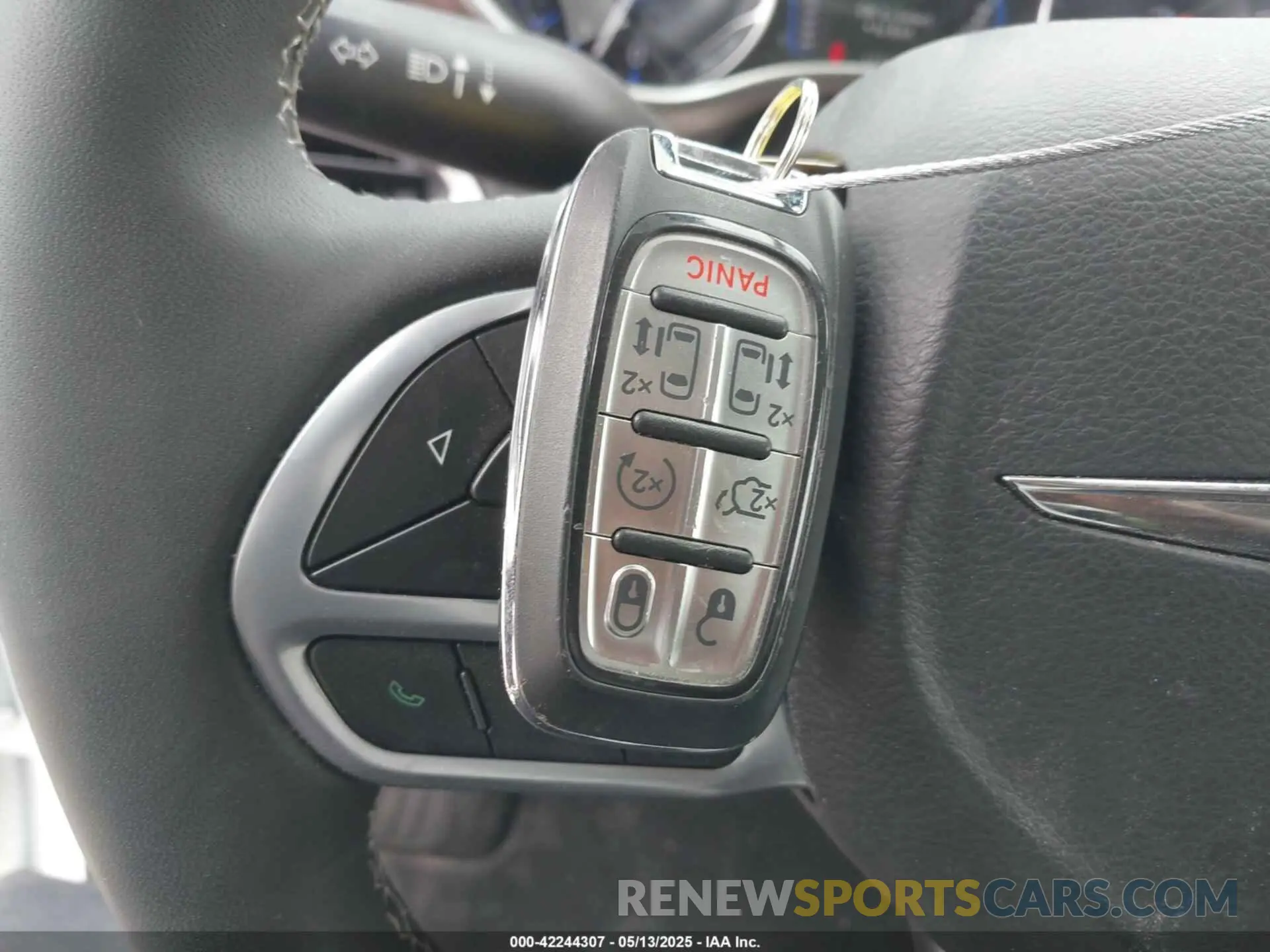 11 fotografías del automóvil dañado 2C4RC1CGXPR564591 CHRYSLER VOYAGER 2023