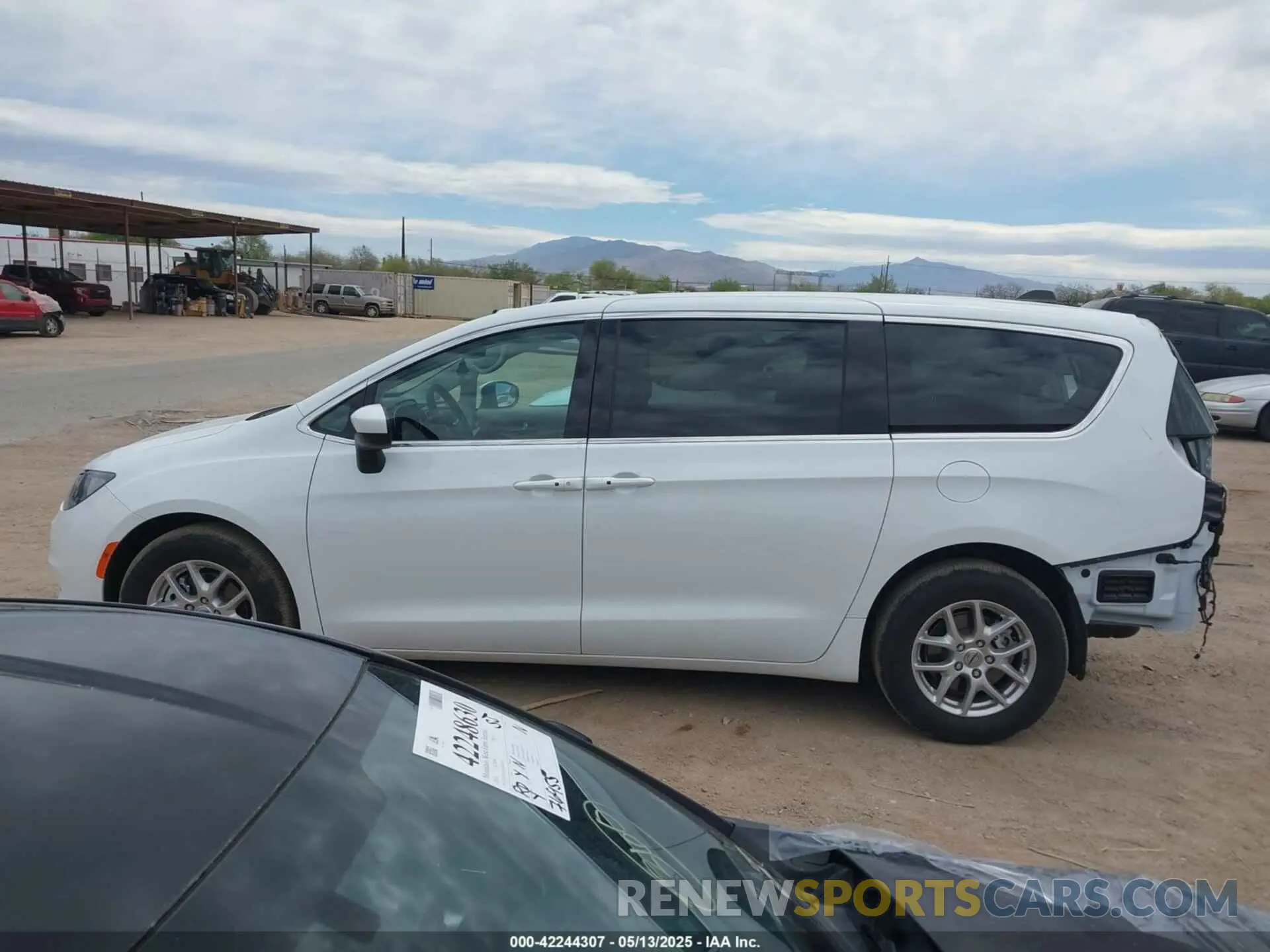 15 fotografías del automóvil dañado 2C4RC1CGXPR564591 CHRYSLER VOYAGER 2023