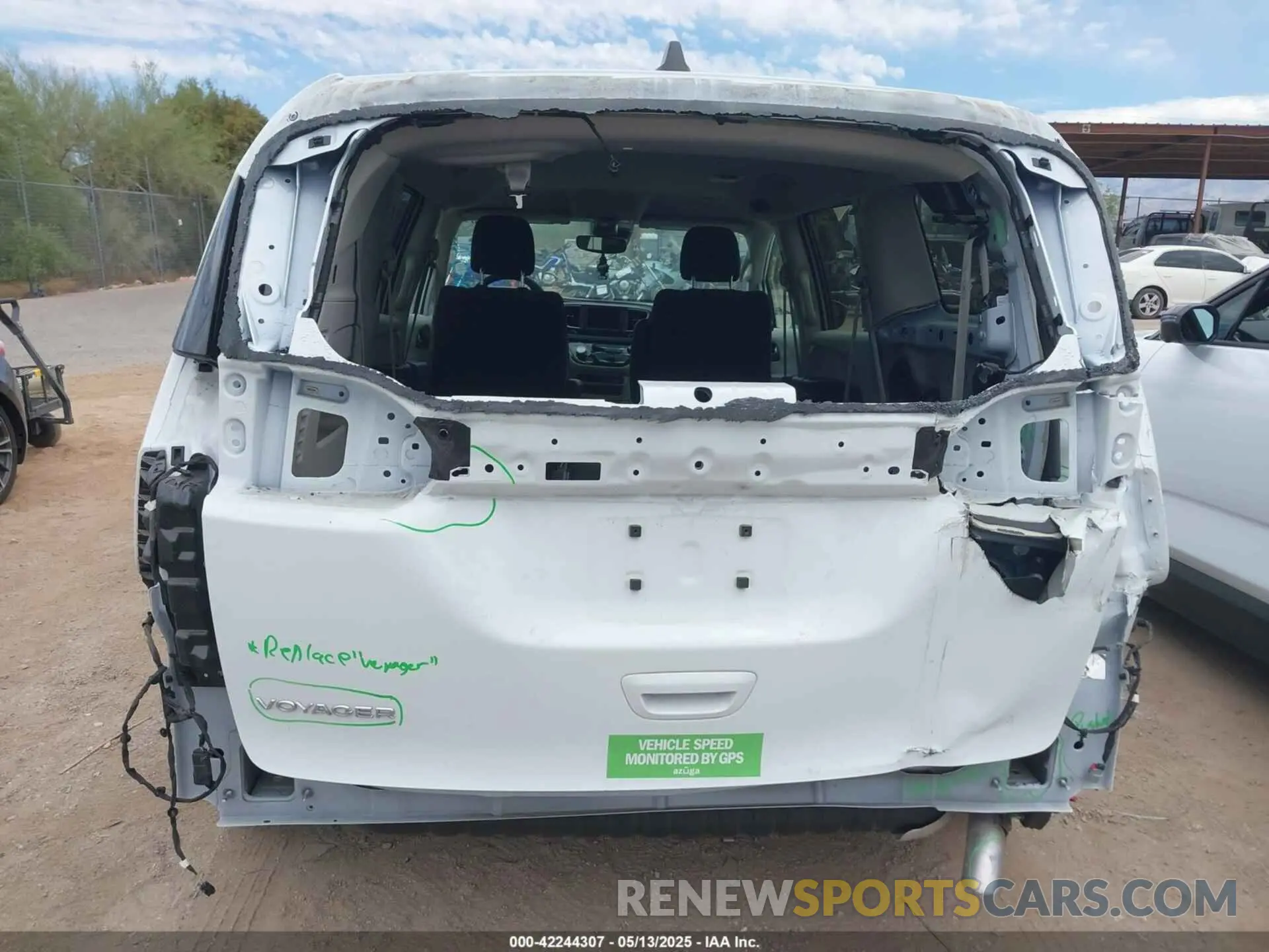 17 fotografías del automóvil dañado 2C4RC1CGXPR564591 CHRYSLER VOYAGER 2023