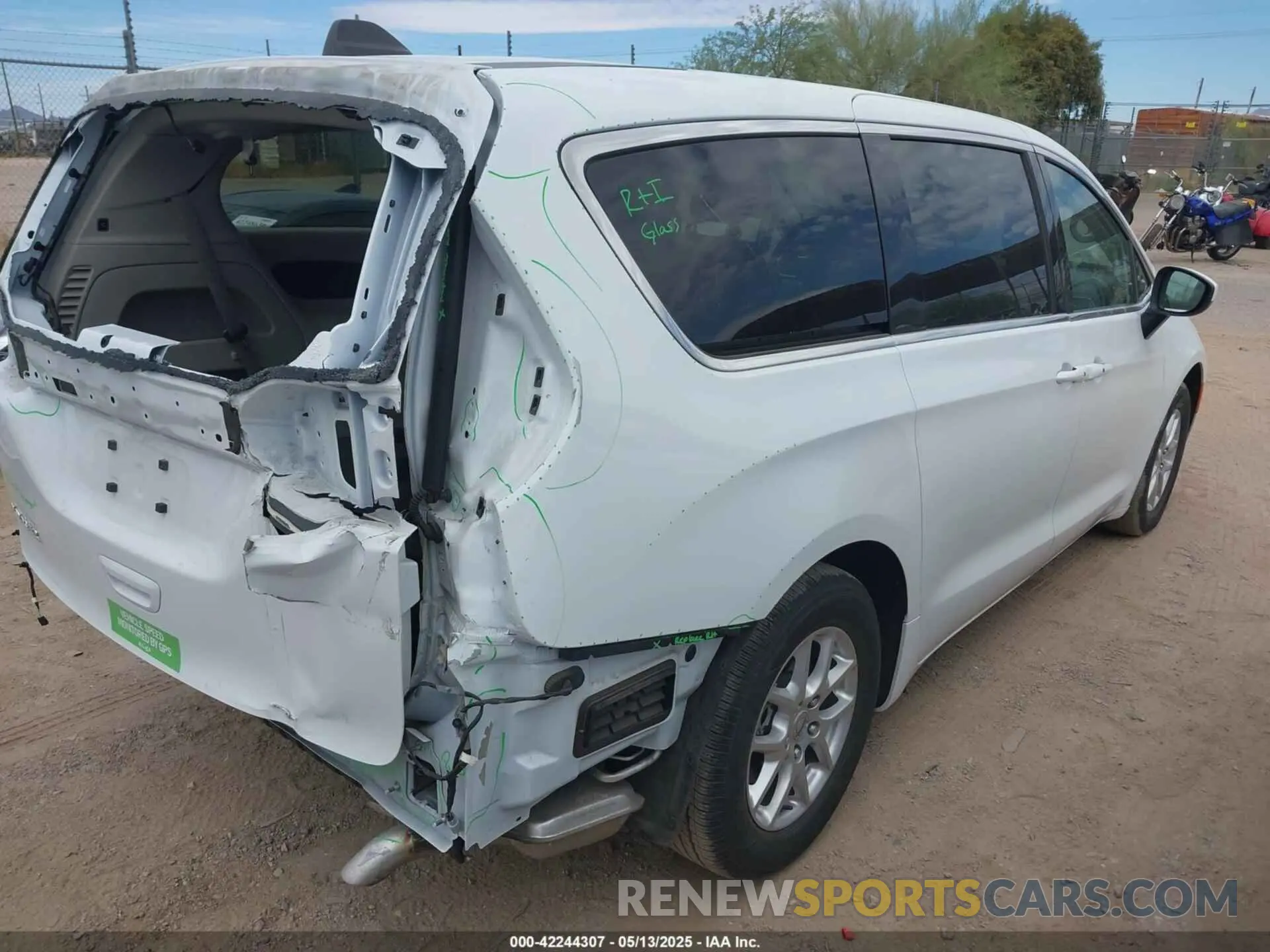 4 fotografías del automóvil dañado 2C4RC1CGXPR564591 CHRYSLER VOYAGER 2023