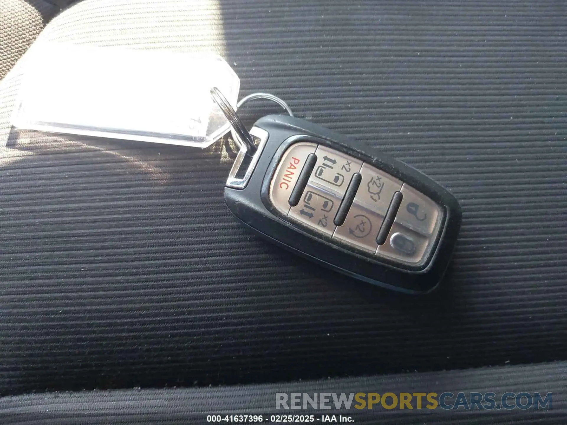 11 fotografías del automóvil dañado 2C4RC1CGXPR596019 CHRYSLER VOYAGER 2023