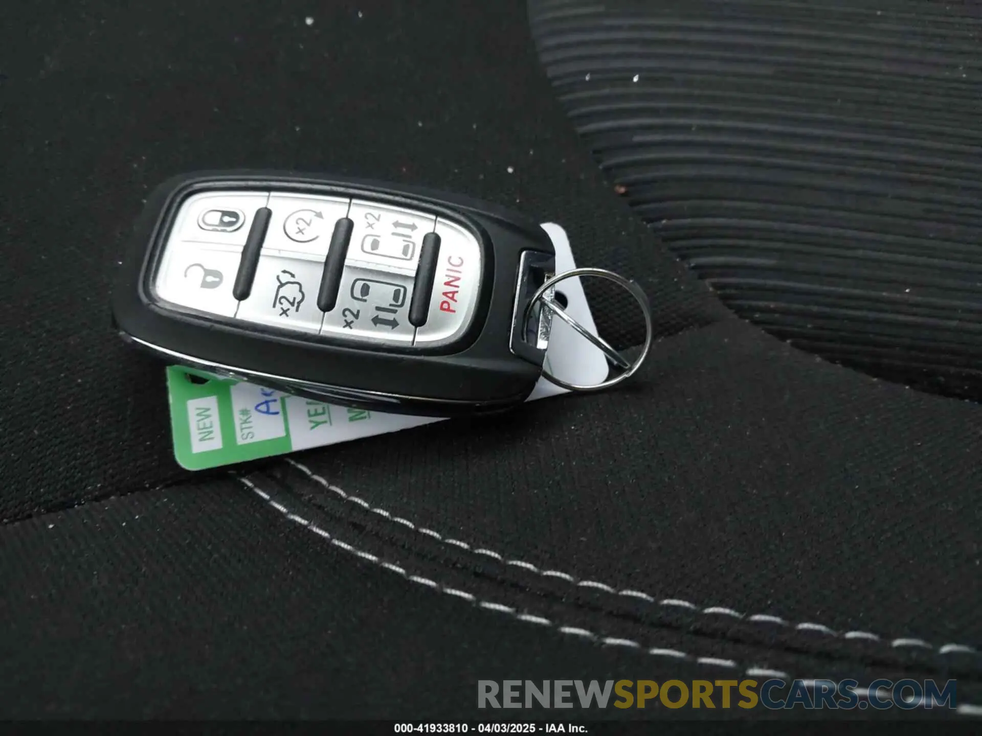 11 fotografías del automóvil dañado 2C4RC1CGXPR608105 CHRYSLER VOYAGER 2023