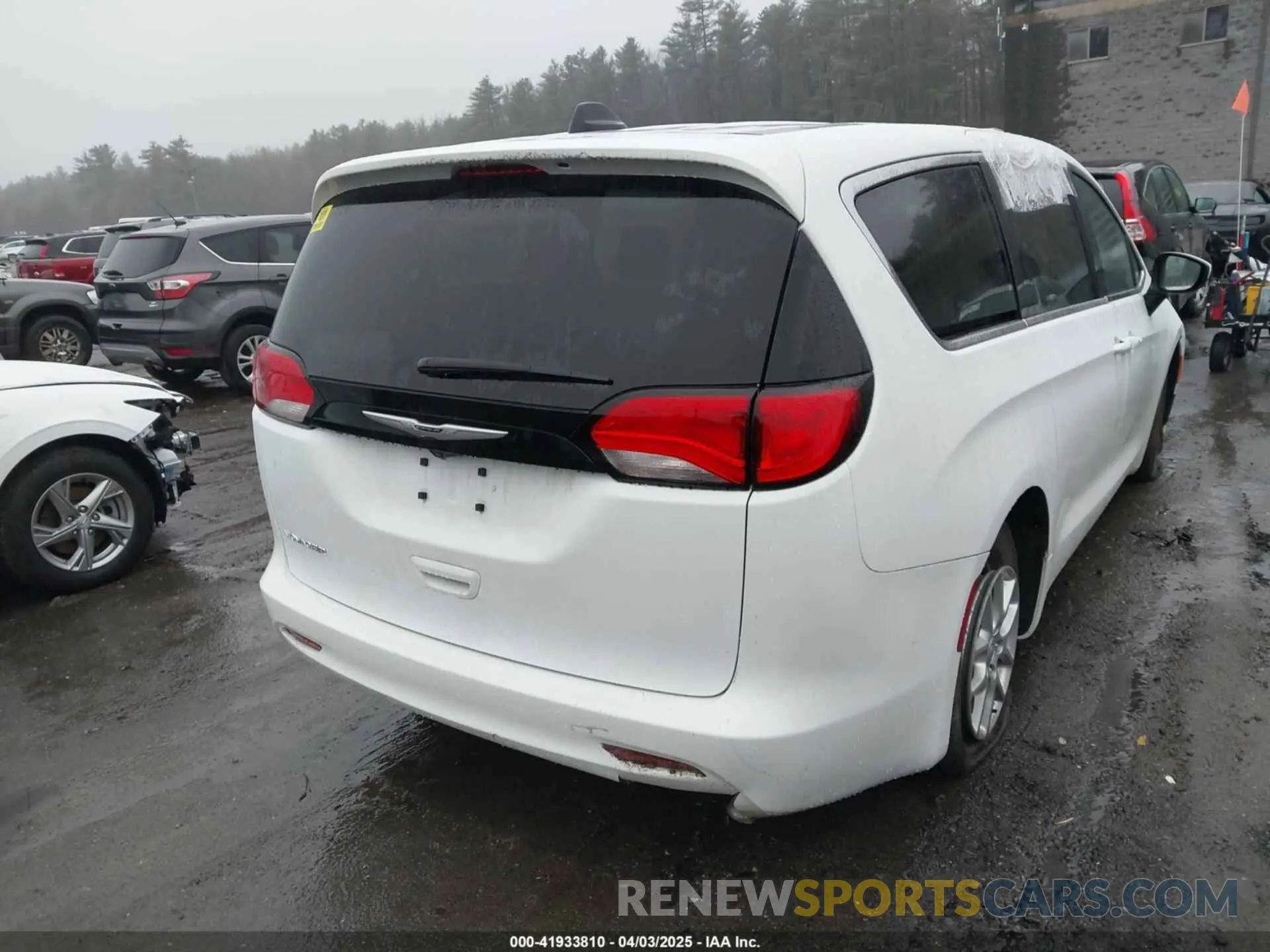 16 fotografías del automóvil dañado 2C4RC1CGXPR608105 CHRYSLER VOYAGER 2023