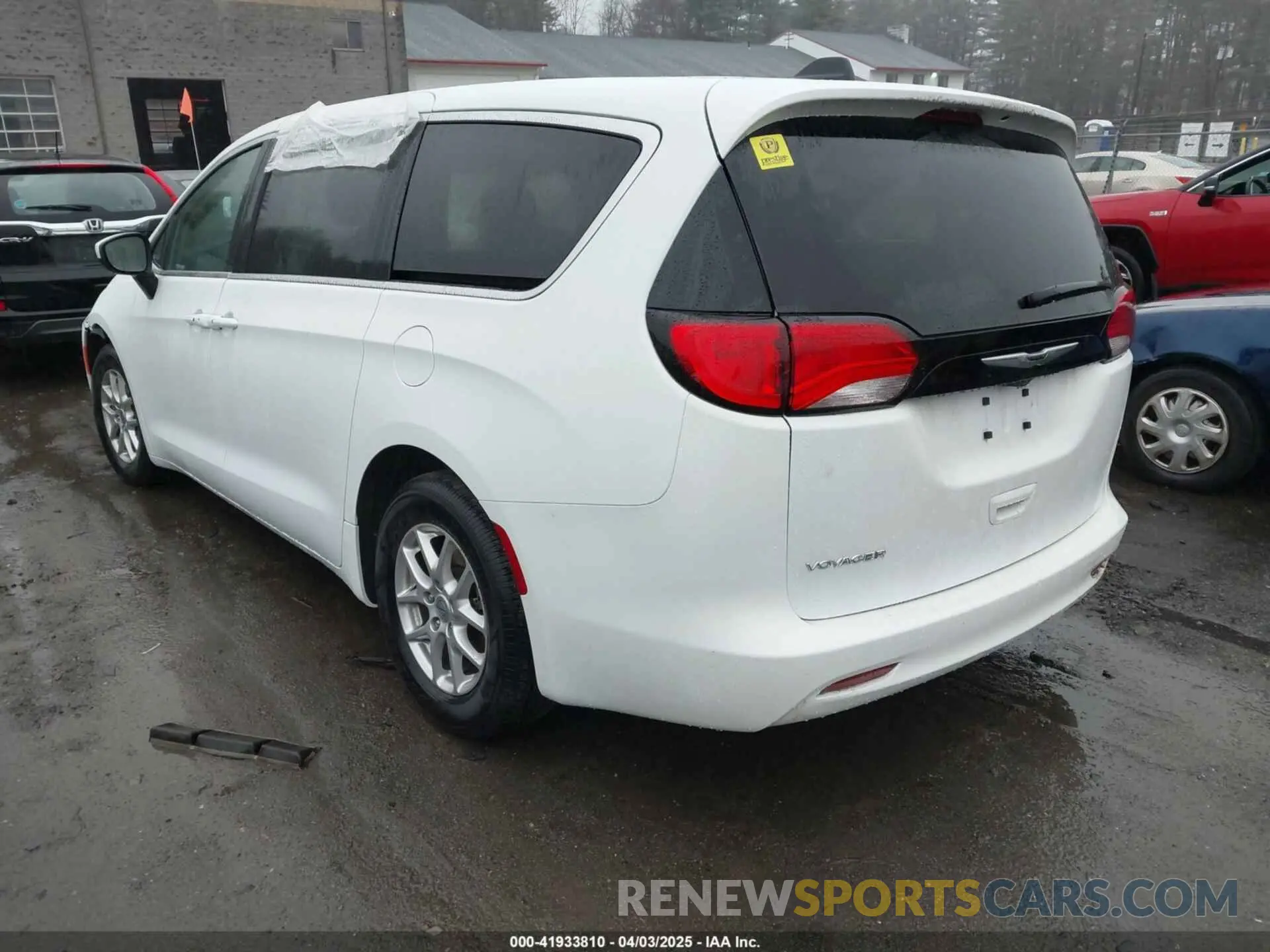 3 fotografías del automóvil dañado 2C4RC1CGXPR608105 CHRYSLER VOYAGER 2023