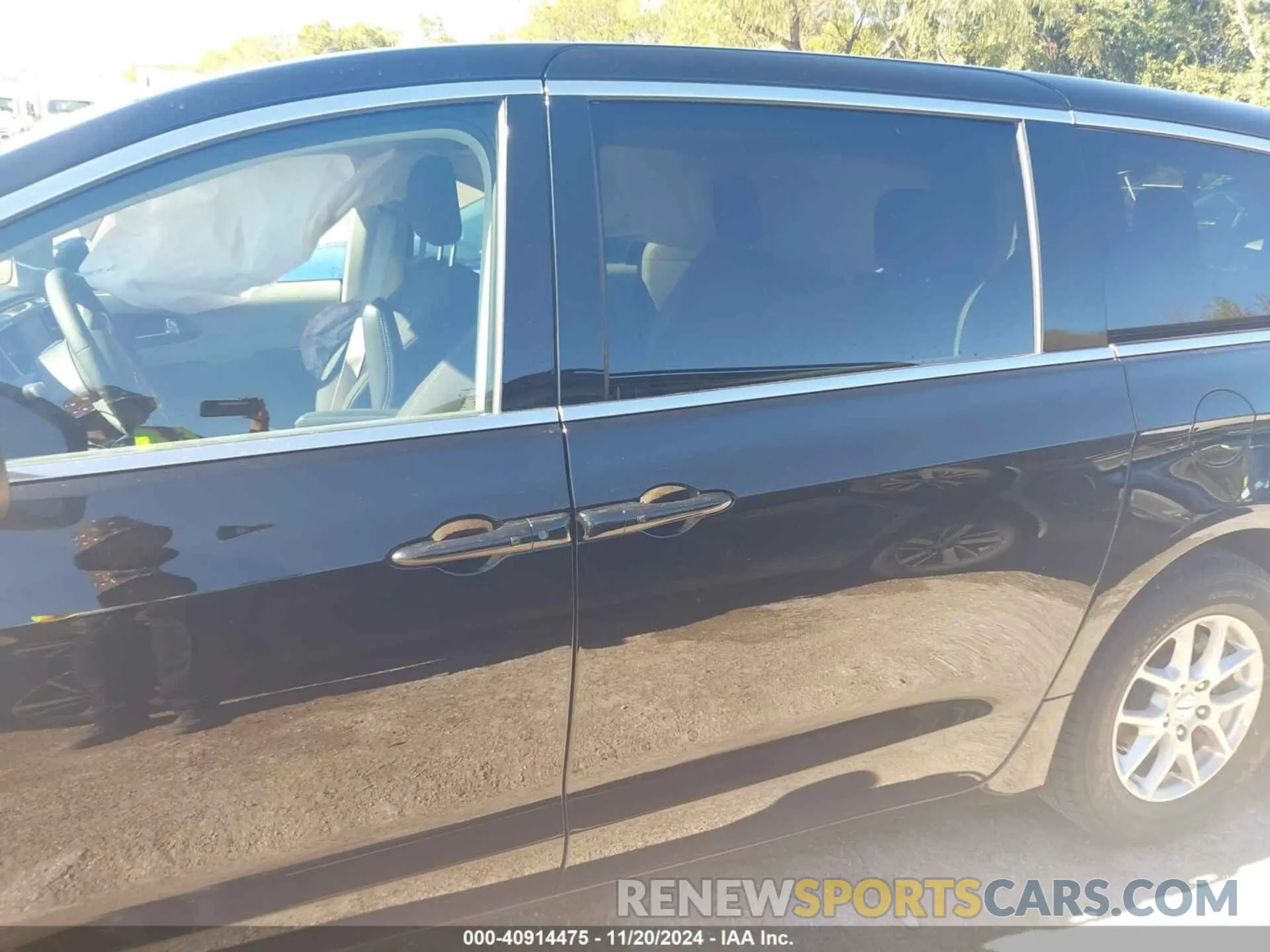 14 fotografías del automóvil dañado 2C4RC1CG1RR139876 CHRYSLER VOYAGER 2024