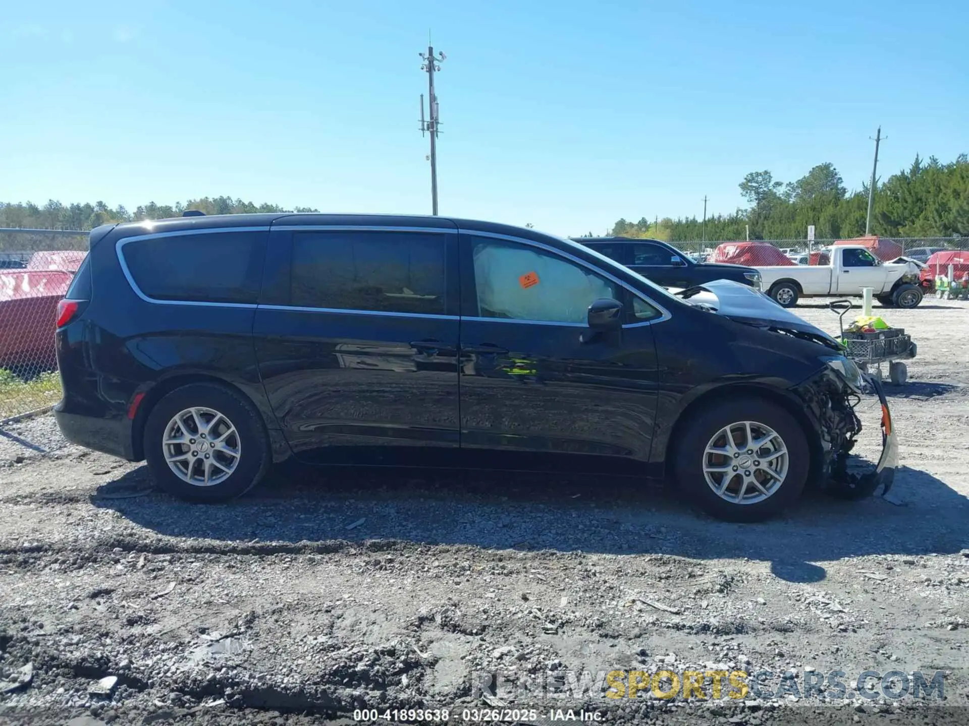 13 fotografías del automóvil dañado 2C4RC1CG2RR133424 CHRYSLER VOYAGER 2024
