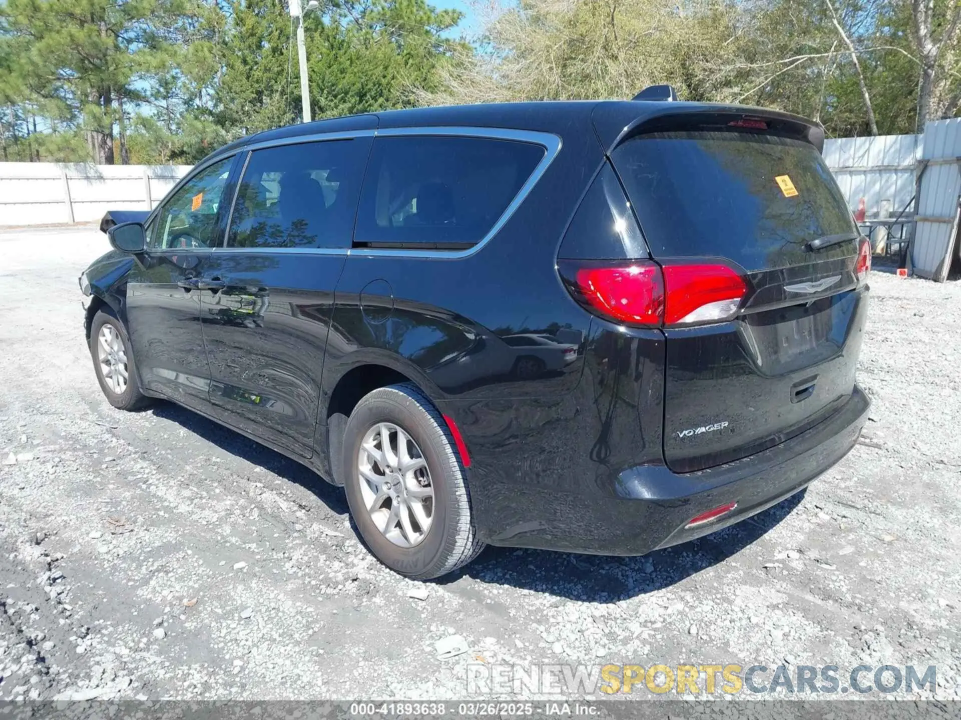 3 fotografías del automóvil dañado 2C4RC1CG2RR133424 CHRYSLER VOYAGER 2024