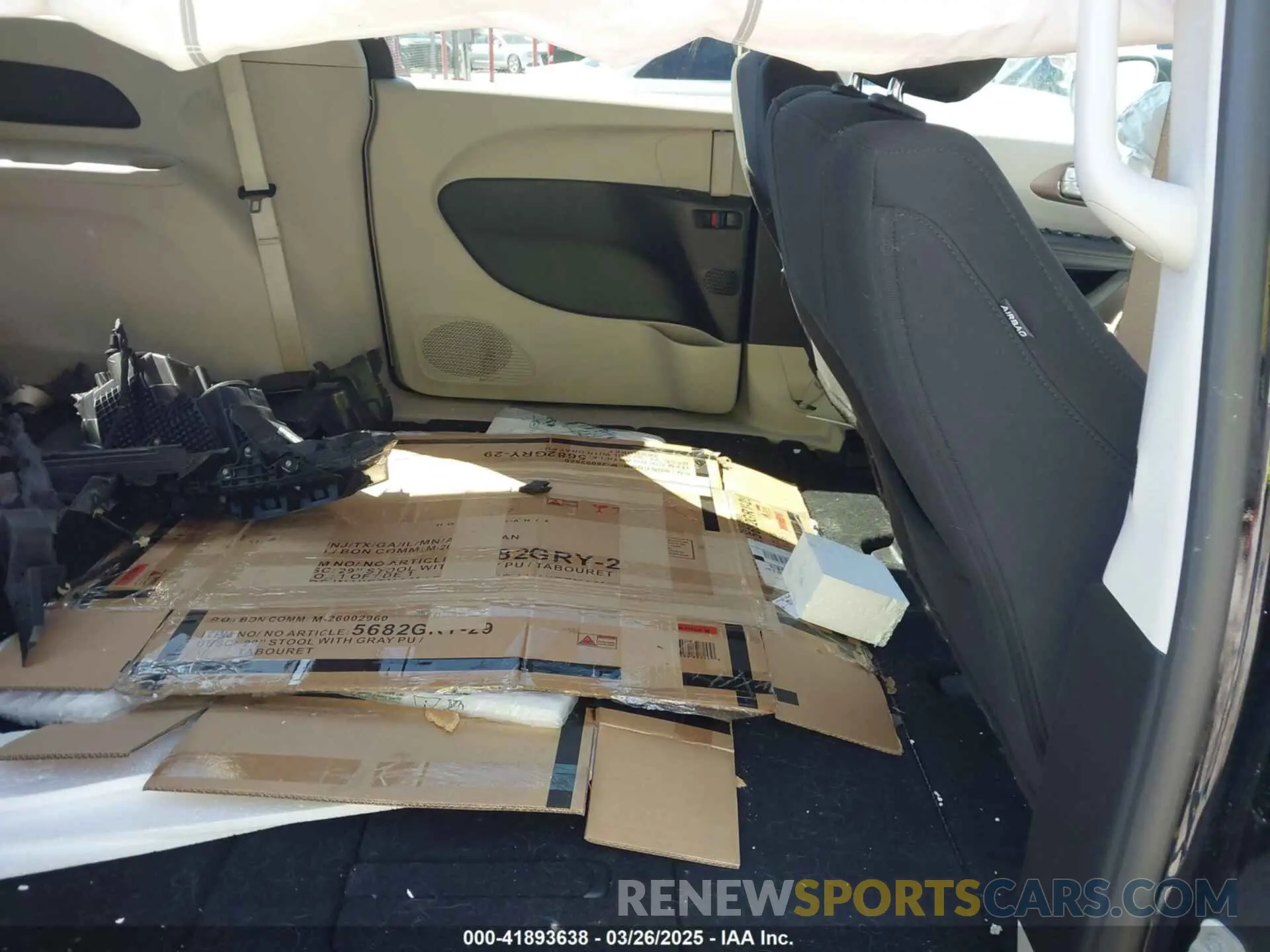 8 fotografías del automóvil dañado 2C4RC1CG2RR133424 CHRYSLER VOYAGER 2024