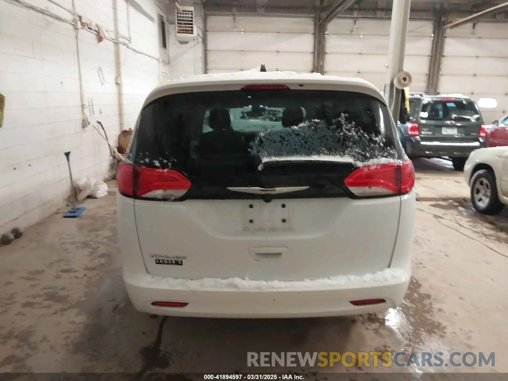 16 fotografías del automóvil dañado 2C4RC1CG6RR108087 CHRYSLER VOYAGER 2024