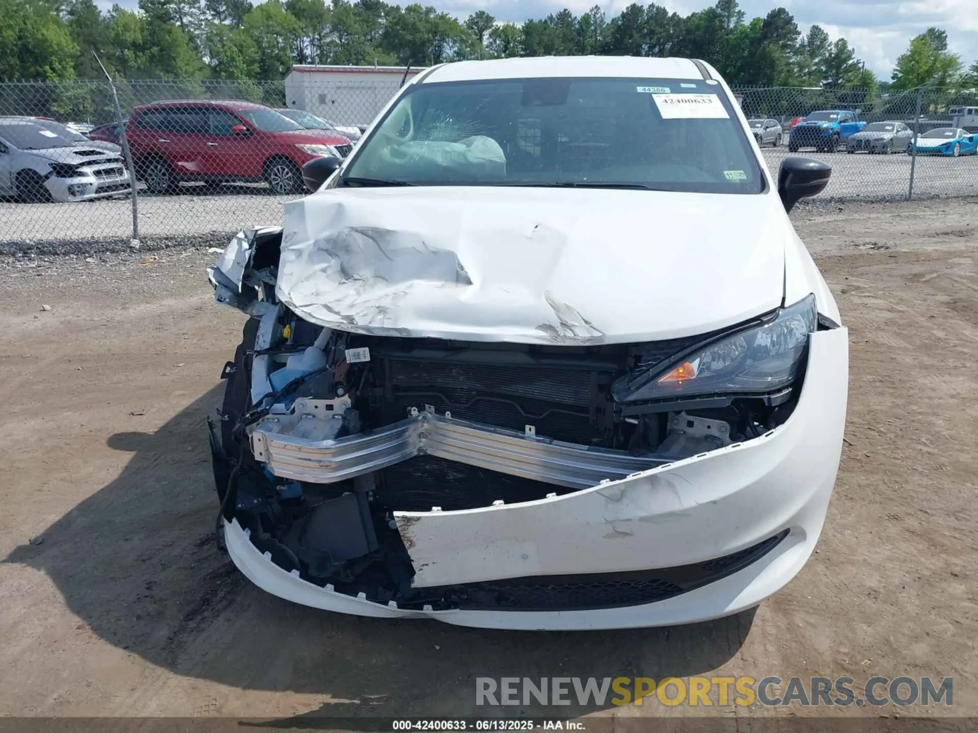 12 fotografías del automóvil dañado 2C4RC1CGXRR192169 CHRYSLER VOYAGER 2024