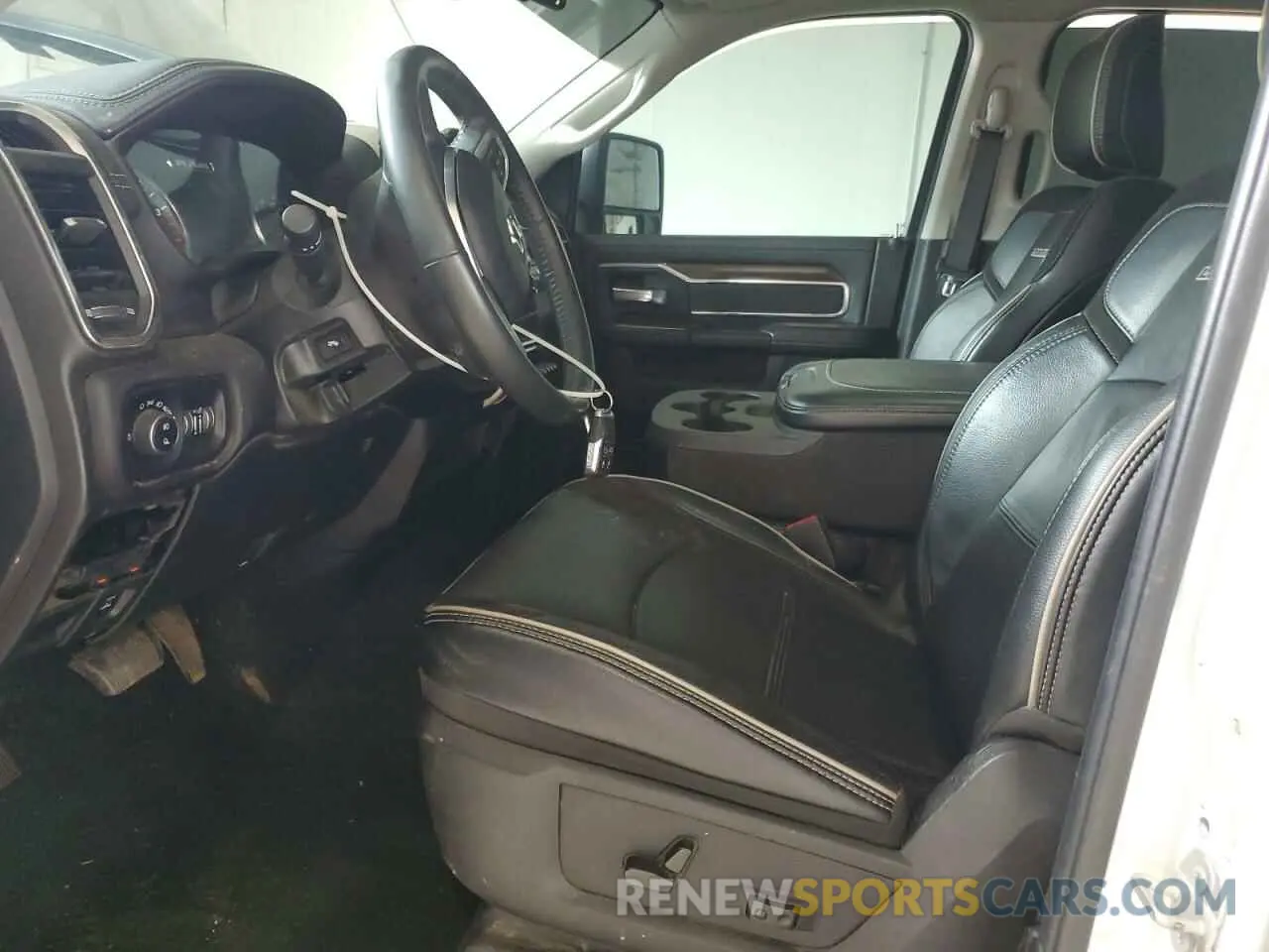 7 fotografías del automóvil dañado 3C6UR5FL2PG632162 DODGE All Models 2023