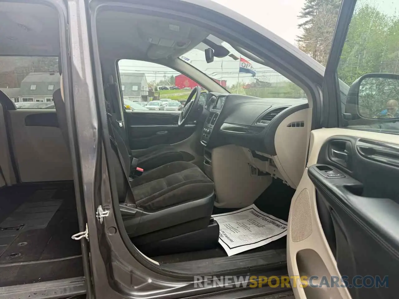 5 fotografías del automóvil dañado 2C4RDGBG2KR718687 DODGE CARAVAN 2019