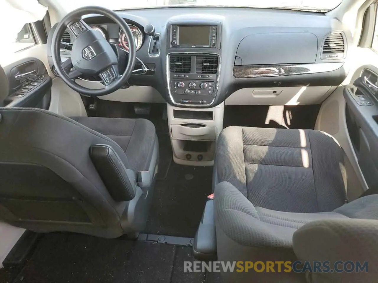 8 fotografías del automóvil dañado 2C4RDGBG5KR504745 DODGE CARAVAN 2019