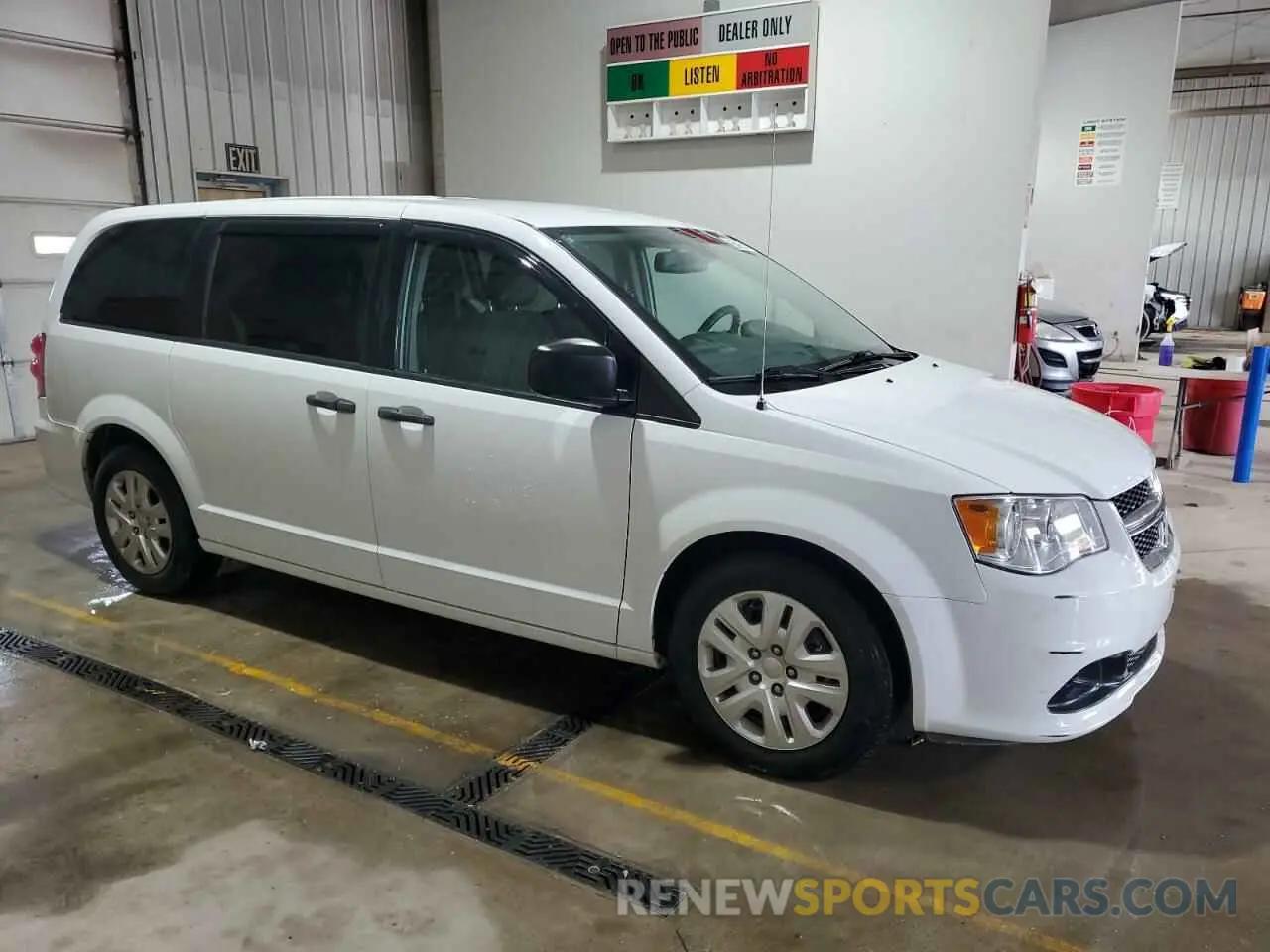 4 fotografías del automóvil dañado 2C4RDGBG6KR729000 DODGE CARAVAN 2019