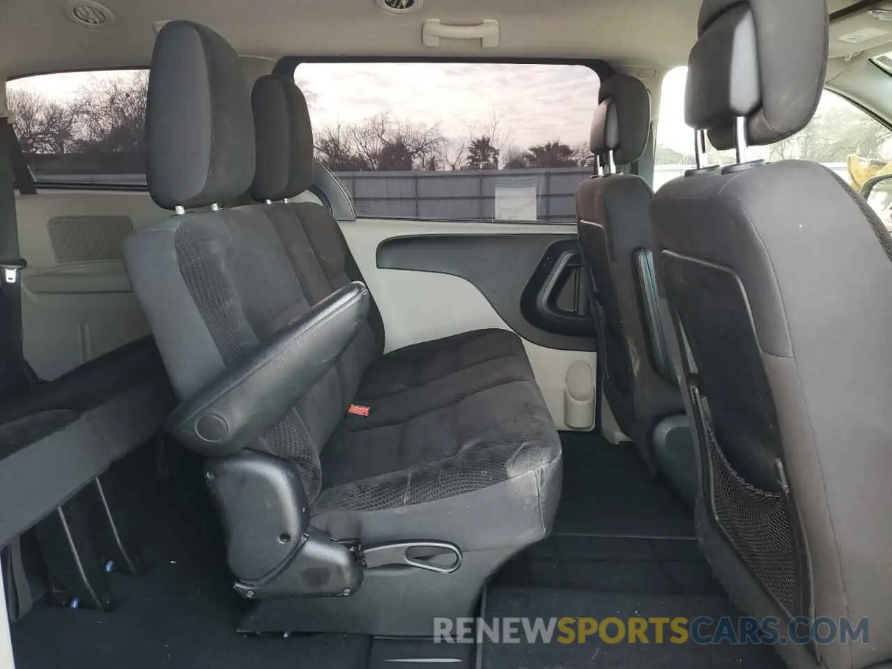 12 fotografías del automóvil dañado 2C4RDGBG7KR501992 DODGE CARAVAN 2019