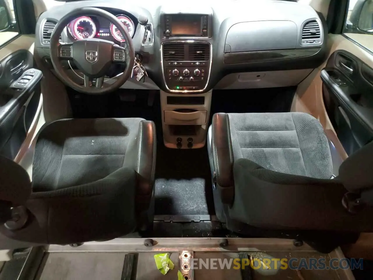 8 fotografías del automóvil dañado 2C4RDGBGXKR791256 DODGE CARAVAN 2019
