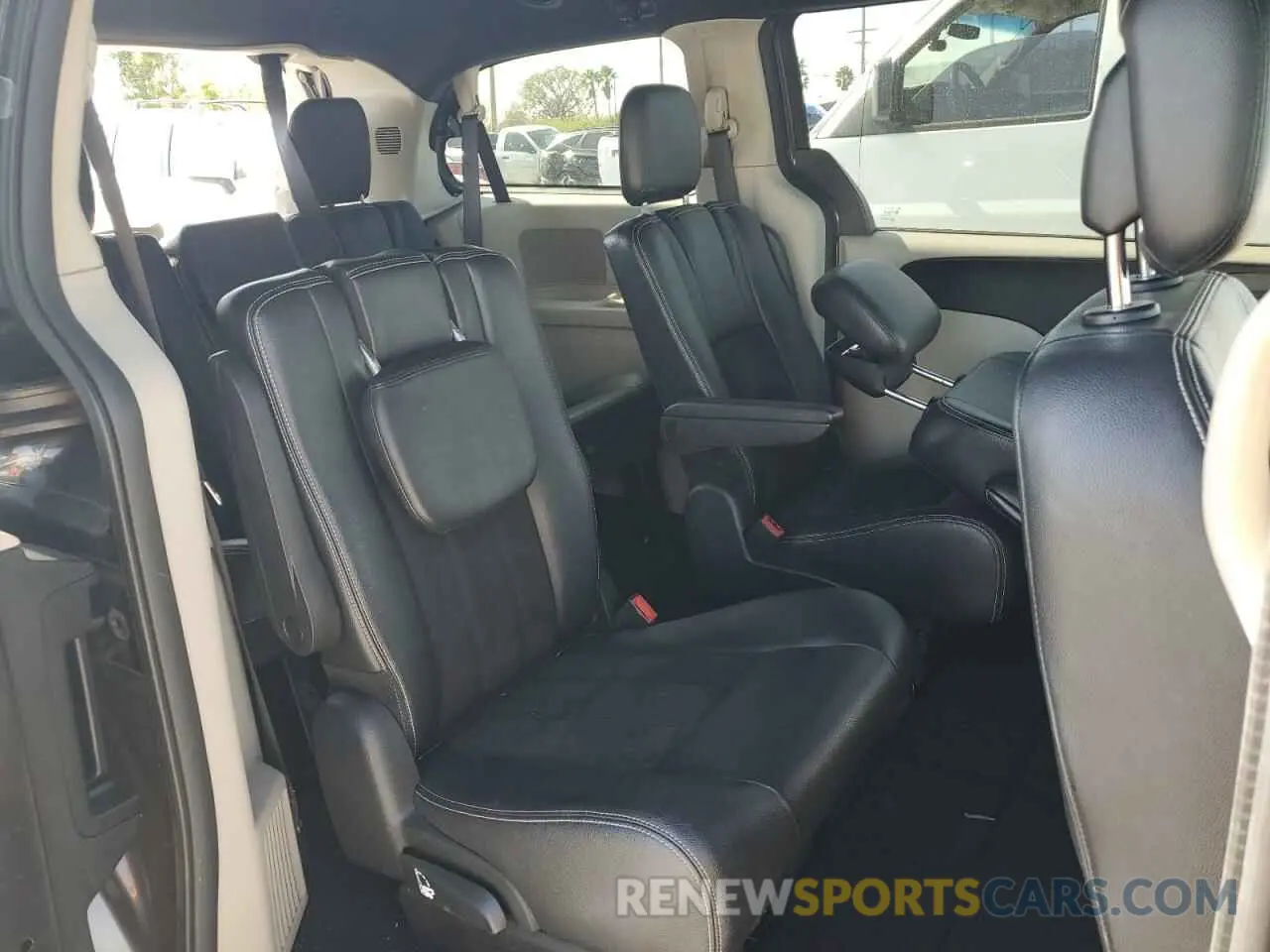 11 fotografías del automóvil dañado 2C4RDGCG0KR786808 DODGE CARAVAN 2019