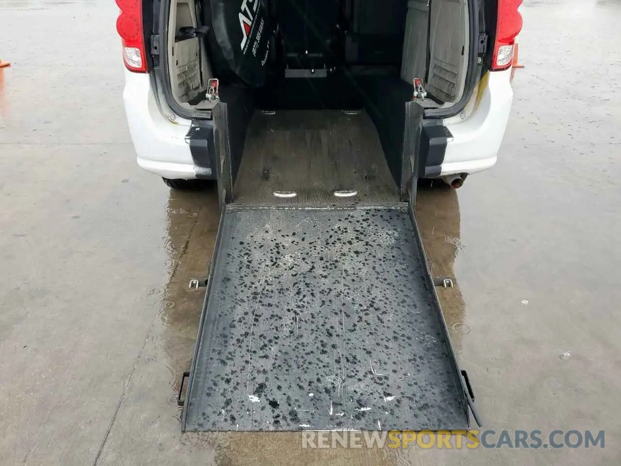 13 fotografías del automóvil dañado 2C4RDGCG3KR519100 DODGE CARAVAN 2019
