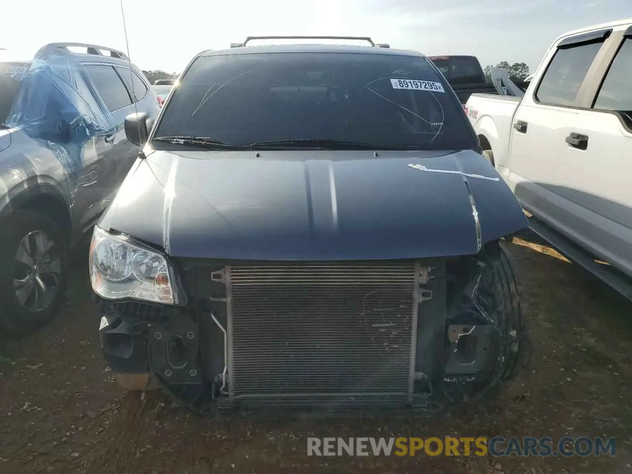5 fotografías del automóvil dañado 2C4RDGCG9KR755492 DODGE CARAVAN 2019