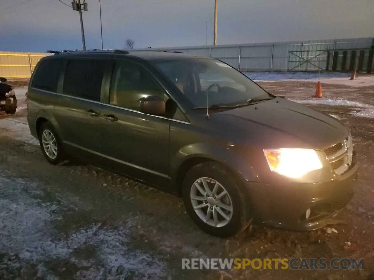 4 fotografías del automóvil dañado 2C4RDGCGXKR694881 DODGE CARAVAN 2019