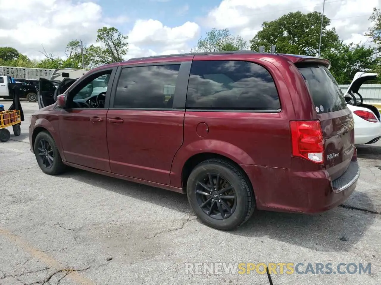 2 fotografías del automóvil dañado 2C4RDGEG2KR679398 DODGE CARAVAN 2019