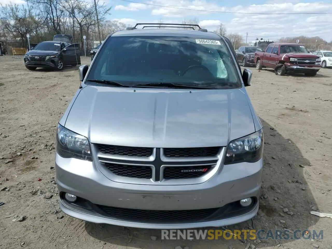 5 fotografías del automóvil dañado 2C4RDGEG3KR647656 DODGE CARAVAN 2019
