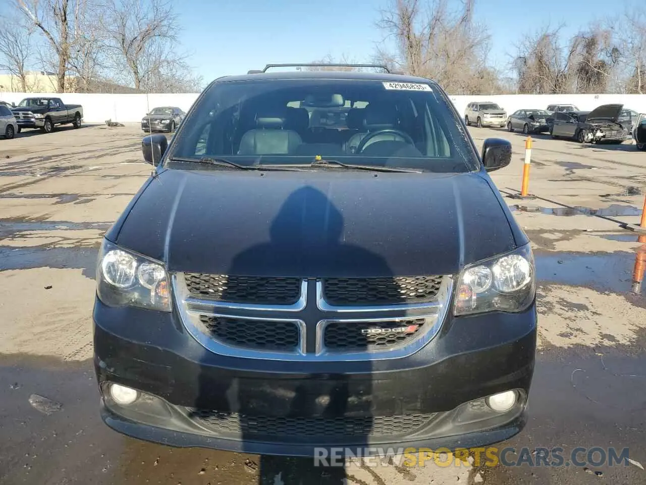 5 fotografías del automóvil dañado 2C4RDGEG6KR744558 DODGE CARAVAN 2019