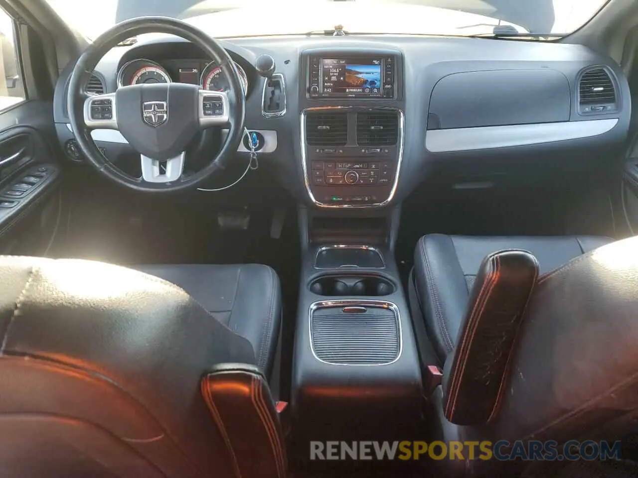 8 fotografías del automóvil dañado 2C4RDGEG6KR744558 DODGE CARAVAN 2019