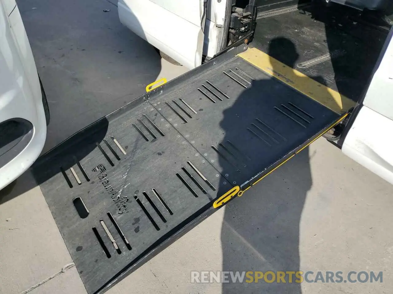 13 fotografías del automóvil dañado 2C7WDGBG1KR699720 DODGE CARAVAN 2019