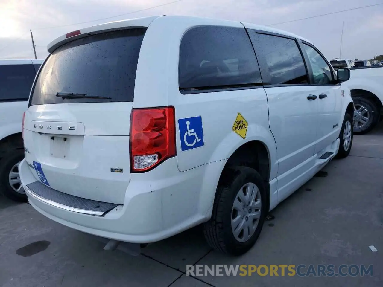 3 fotografías del automóvil dañado 2C7WDGBG1KR699720 DODGE CARAVAN 2019